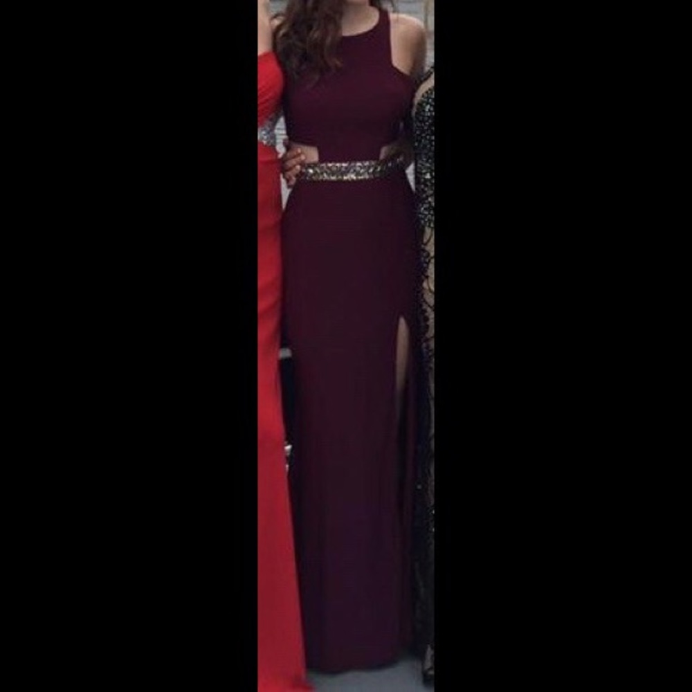 Mac Duggal Maroon Prom Dress Size 4 Worn Once